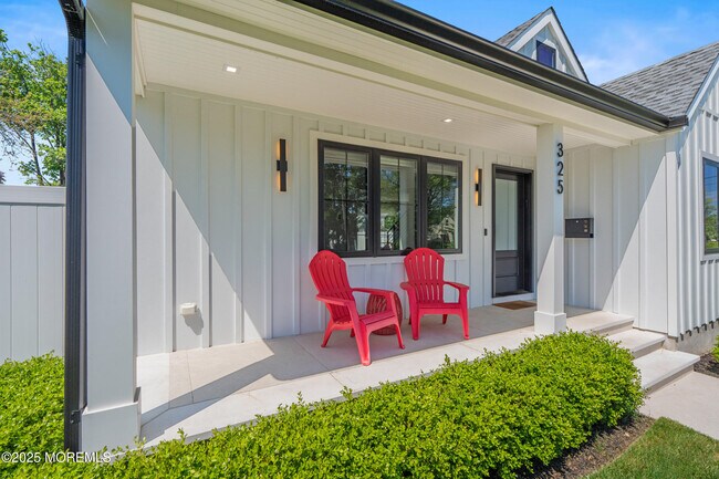 Photo - 325 Oakley Ave