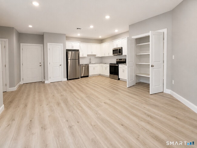 301 Bridgeport Ave