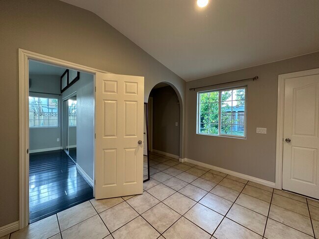 Photo - 12020 Neenach St