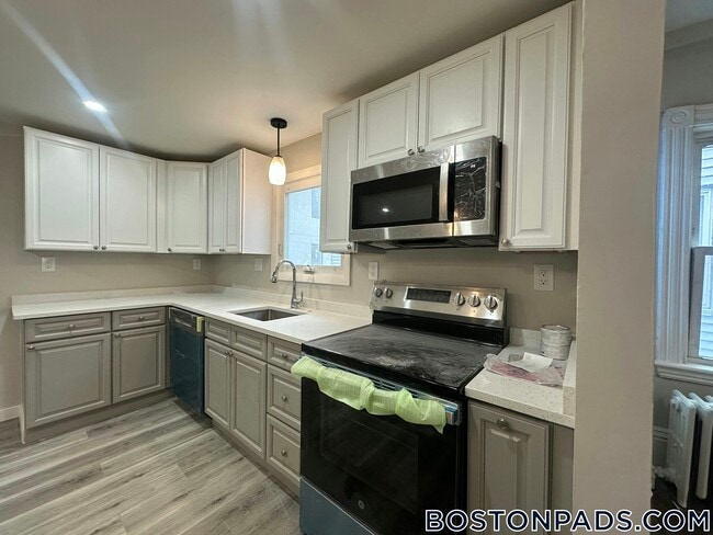 Building Photo - 13 Gladstone St