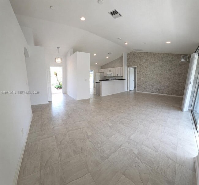 Photo - 547 High Hawk Cir