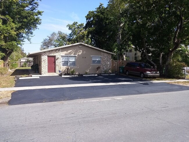 Photo - 218 SW 14th St Unit 1