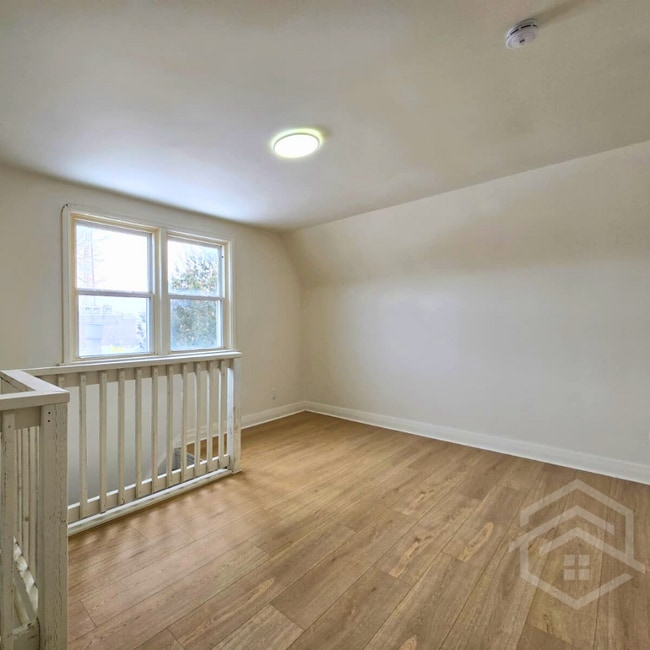 Photo - 1-Bedroom Loft Available in London!! Unit 3