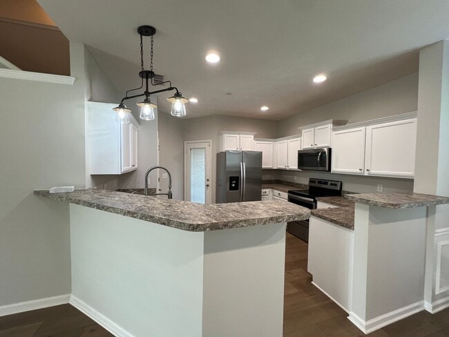 Photo - Available Immediately! Gorgeous 4 Bedroom 3 Bath in Creeksbend Subdivision