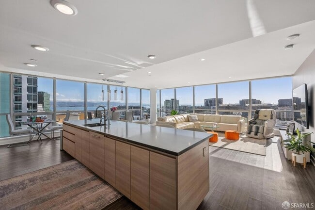 Building Photo - 708 Long Bridge St Unit 1207