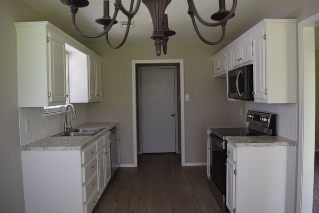 Photo - 700 Cedar Ln