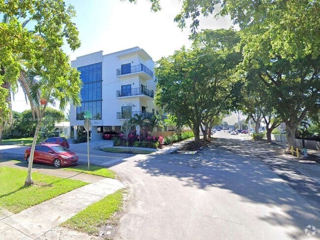 Building Photo - 1950 Fletcher St Unit 305 Rental