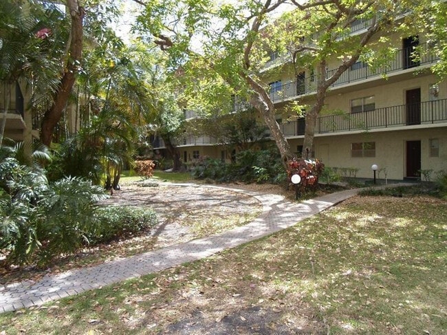 Building Photo - 3280 Spanish Moss Terrace Unit 103