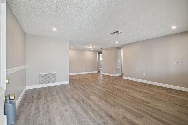 Photo - 7721 Heather St