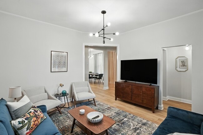 Photo - 1116 W Roscoe St