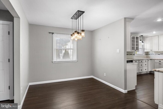 Photo - 2211 New Albany Rd