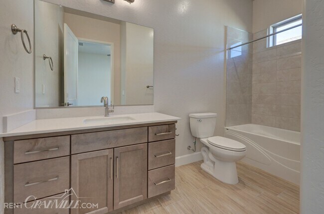 1316 E Santa Ana Ave