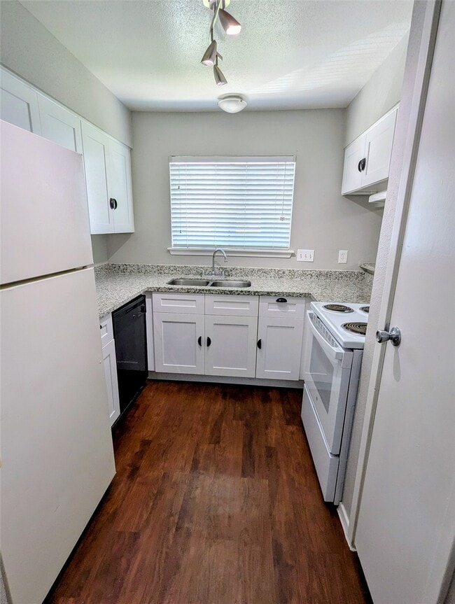 Photo - 7661 Fallbrook Dr Unit 7661