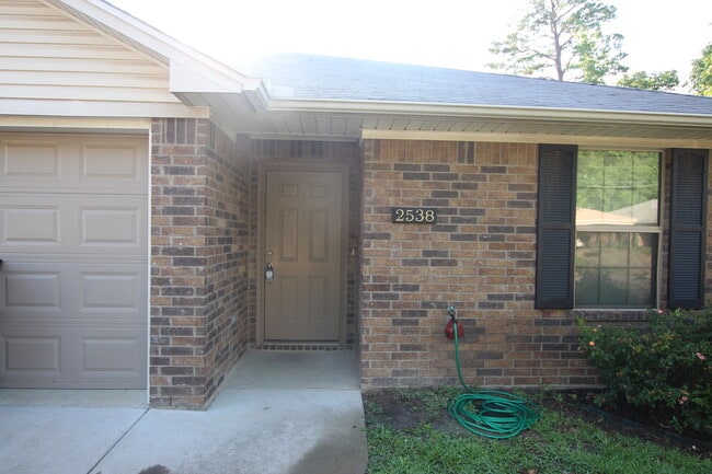 Building Photo - 2538-2538 Westminster Dr Unit 2528 Westminster