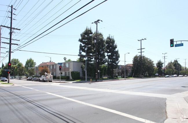 Burbank Oaks Apartments