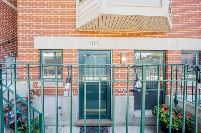 Photo - 711 S Ashland Ave Unidad G