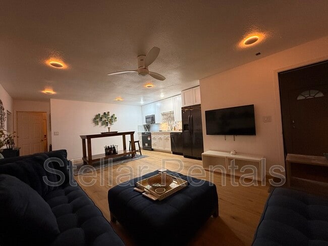 Photo - 5544 Lawson St Unit A