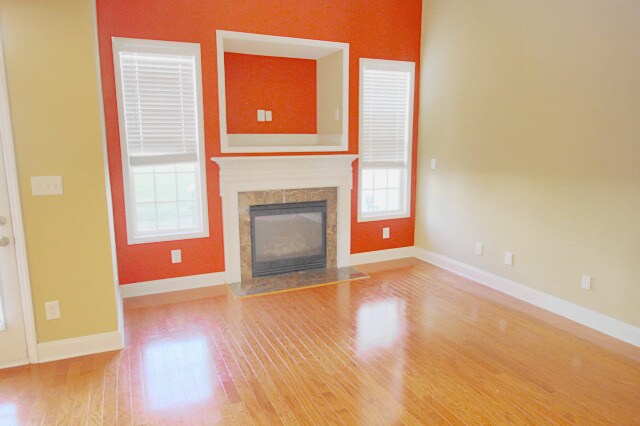 Photo - Beautiful and spacious 3 bedroom townhome ...