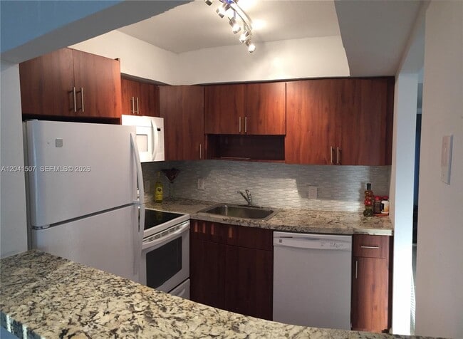 Photo - 165 Ellesmere C Unidad C