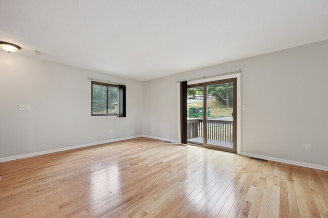 Photo - 140 Thompson St Unit APT 8A