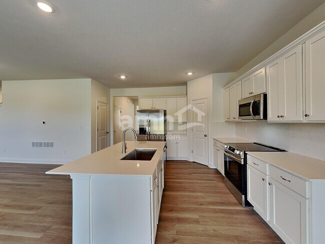 Photo - 9178 Henley Ave