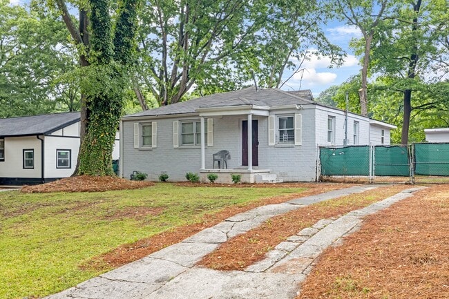 Building Photo - 2533 Godfrey Dr NW