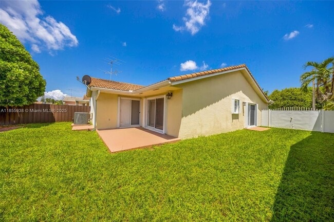 Photo - 14208 SW 23rd St