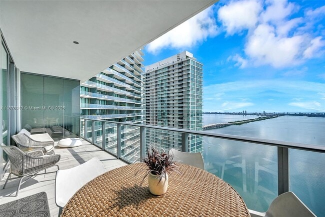 Building Photo - 480 NE 31st St Unit 3806 Rental