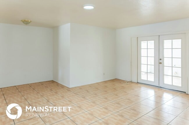 Photo - 4721 E Polk St