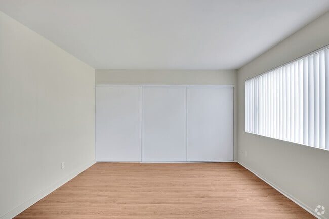 1 BR, 1 BA - 717 SF
