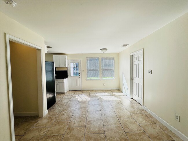 Photo - 6729 Lodge St