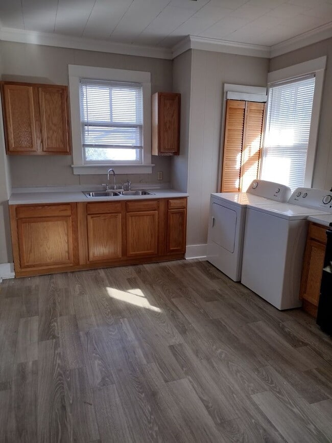 Building Photo - Cozy 2 Bedroom Single-Family Home in the Heart of Charleston
