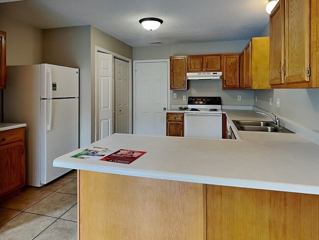 Photo - 10249 Draycott Ave