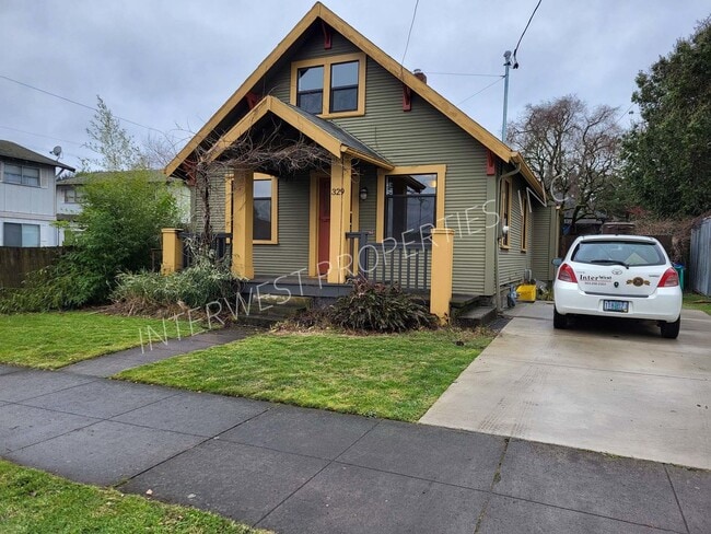 Building Photo - Super Cute 3bedroom Craftsman Style Home w/Hardwoods, Fenced Yard and Garbage Included!