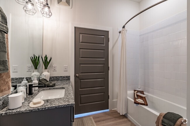 2BR, 2BA - 1218SF