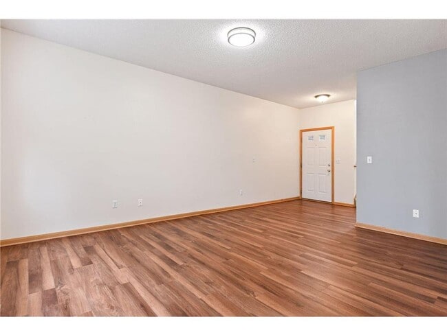 Photo - 2 BR/3 BA Townhome in Lakeville!