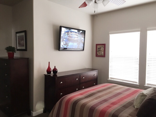 Photo - Spacious 2 Bedroom Townhome at The District!