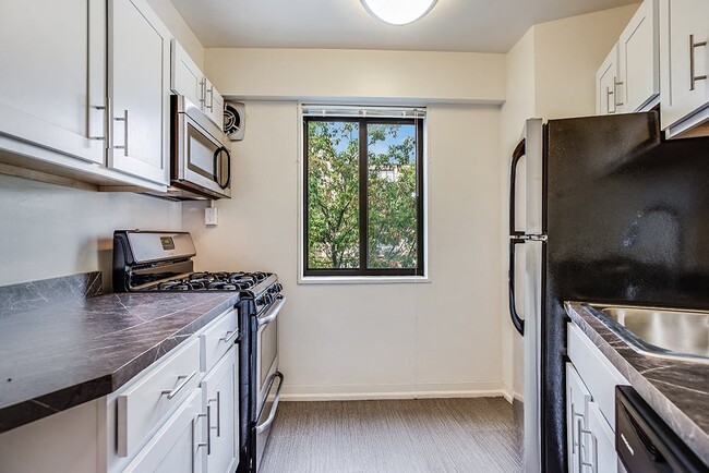 Kitchen - The Livingston Rental