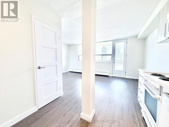 Photo - 1500 Bathurst St Unit 1206