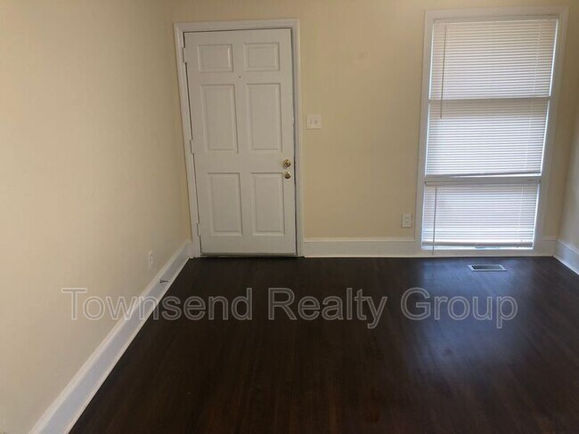 Photo - 3649 Dresden Dr E