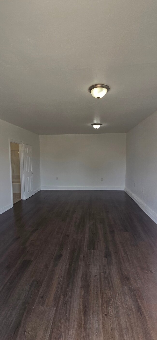 2373 N Alameda Ave