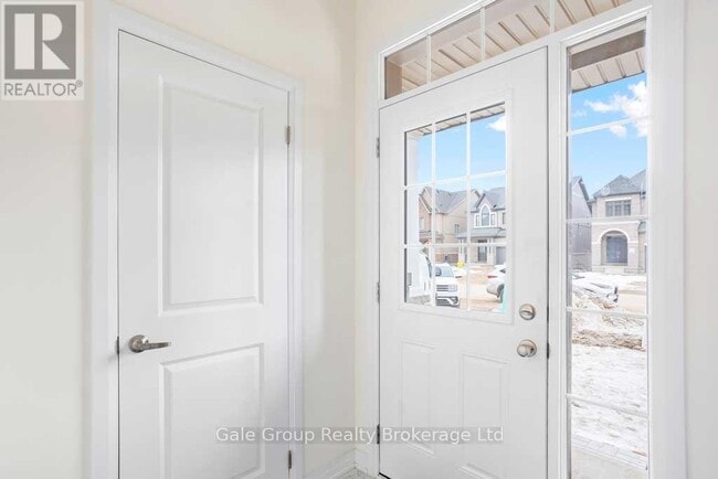 Photo - 456 Adelaide St