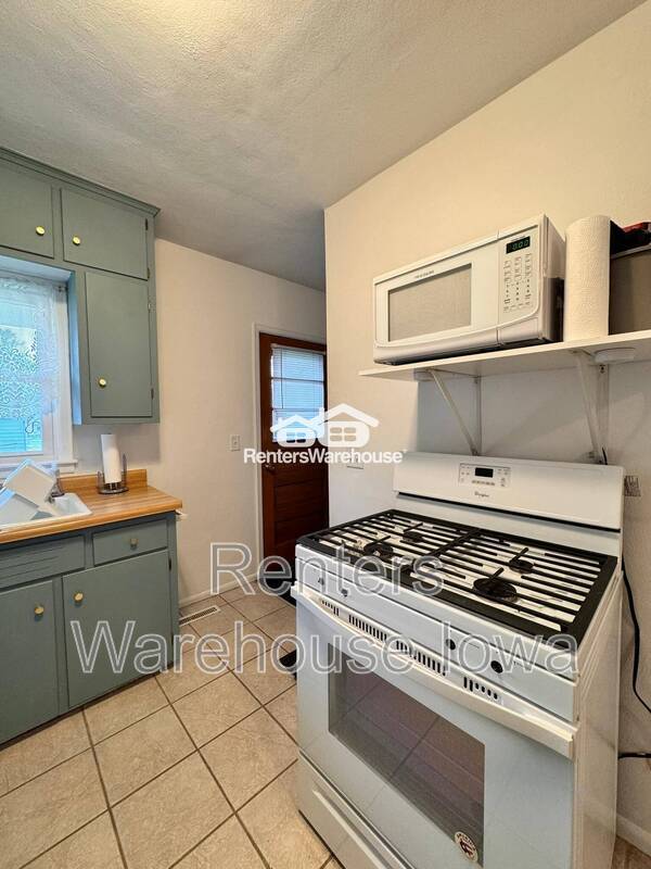 Photo - 2923 49th Pl