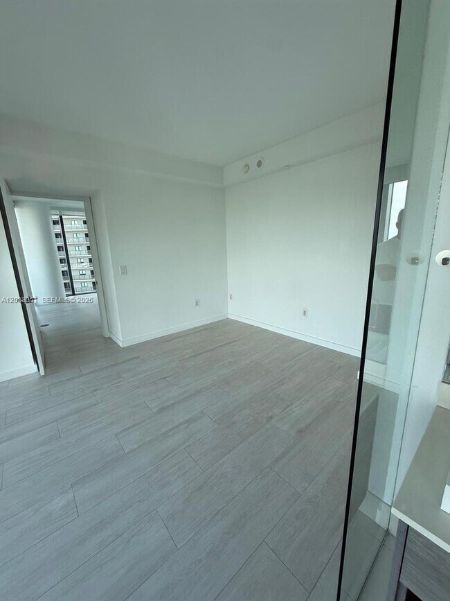 Photo - 650 NE 32nd St Unidad 1608