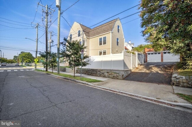 Photo - 901 Lawrence St NE Unit B