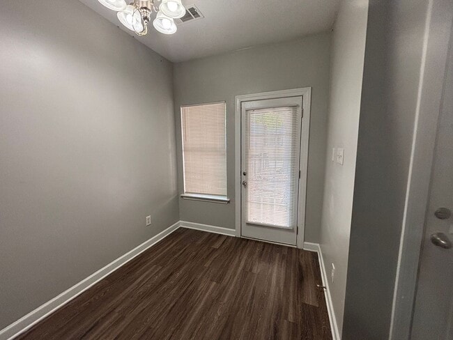 Photo - 6131 Woodstock View Dr