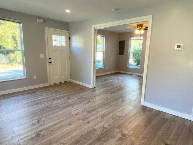 Photo - 103 W 54th St