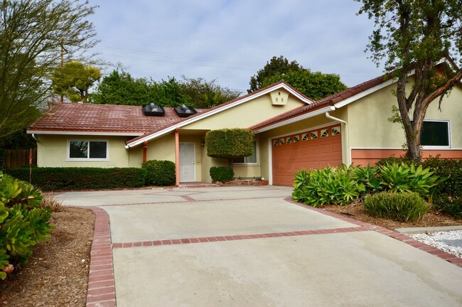 3 Bedroom in Great Fullerton Neighborhood ... - 3 Bedroom in Great Fullerton Neighborhood ... House