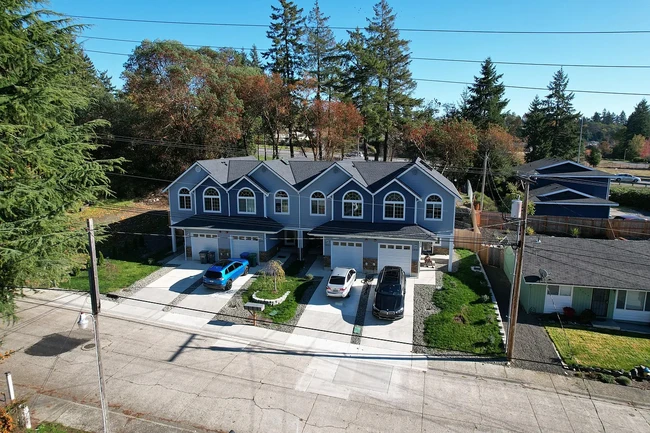 Birds eye view - 2840 Clare Ave Townhome