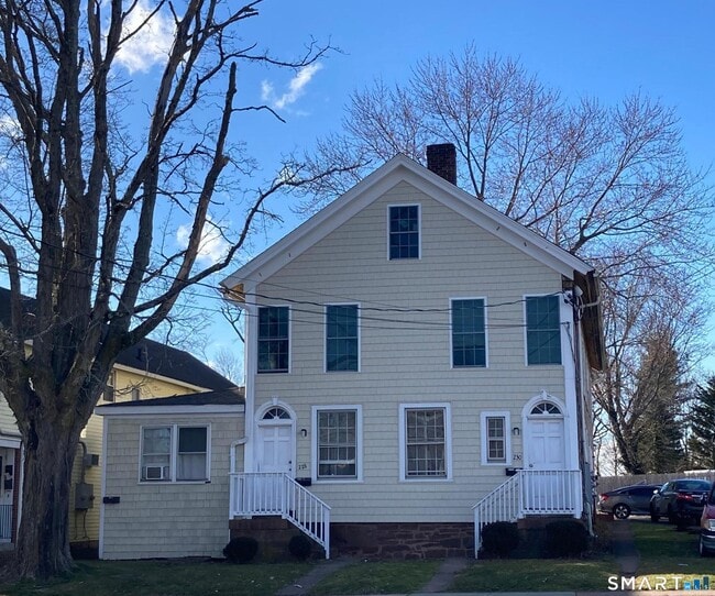 Building Photo - 230 Main St Unit 2B